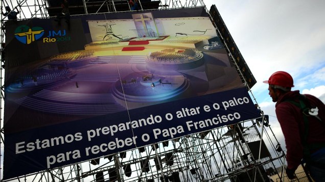 Em Copacabana, papa acompanhará a via-sacra do palco central