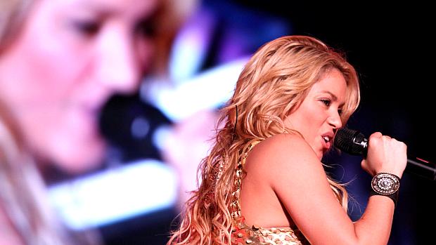 Em Porto Alegre: Shakira abriu o show com 'Pienso en Ti'