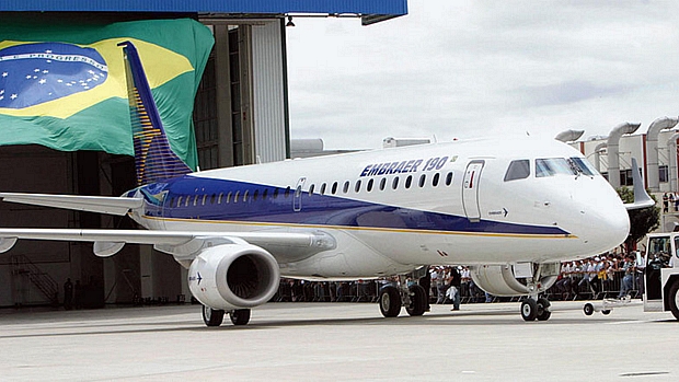 Modelo do avião E-190 que será comercializado entre a empresa brasileira e o governo chinês.