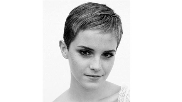 Emma Watson publicou no seu perfil do Facebook uma foto com seu novo corte de cabelo