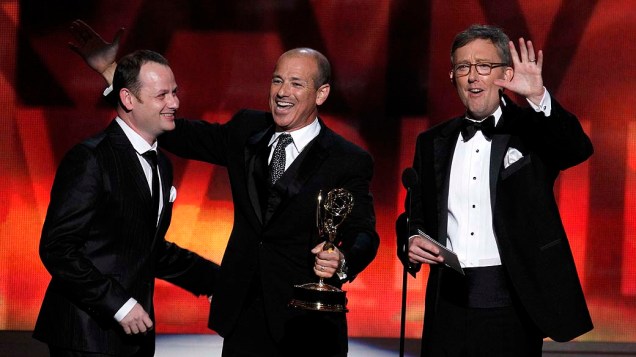 Gideon Raff, Howard Gordon e Alex Gansa levaram o Emmy de melhor roteiro de série dramática por Homeland