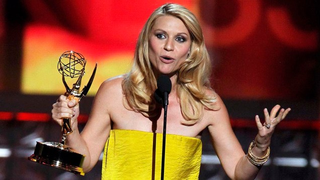 Grávida do primeiro filho, Claire Danes leva o Emmy de melhor atriz de série dramática por Homeland