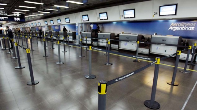 Em Buenos Aires, balcões vazios da empresa argentina Aerolíneas. A empresa cancelou todos os voos de hoje, devido às cinzas do vulcão chileno Puyehue Em Buenos Aires, balcões vazios da empresa argentina Aerolíneas. A empresa cancelou todos os voos de hoje, devido às cinzas do vulcão chileno Puyehue