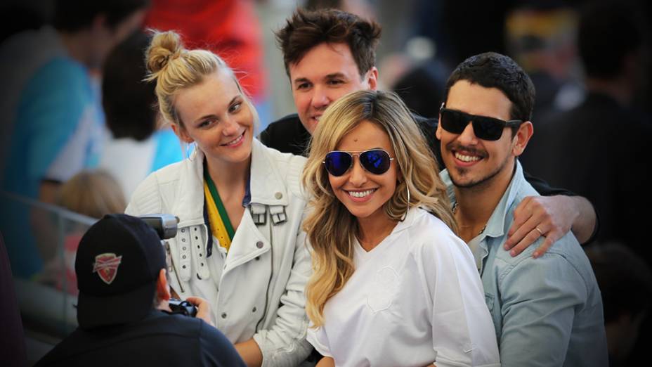 Carol Trentini e Sabrina Sato no Maracanã