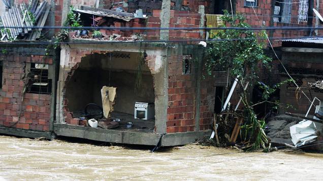 Chuva alagou cidades da região e deixou um morto Xerém, área de Duque de Caxias (RJ)
