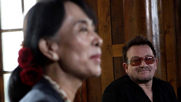 Encontro: Suu Kyi e Bono Vox falam na abertura do Fórum de Oslo