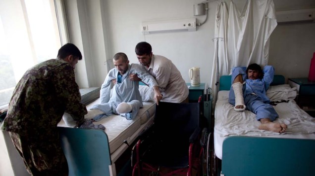 Soldados do Exército Nacional Afegão no hospital militar Davoud Khan em Cabul, Afeganistão