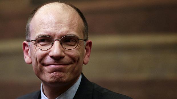Enrico Letta está sob pressão para formar rapidamente um gabinete capaz de tirar a Itália da recessão