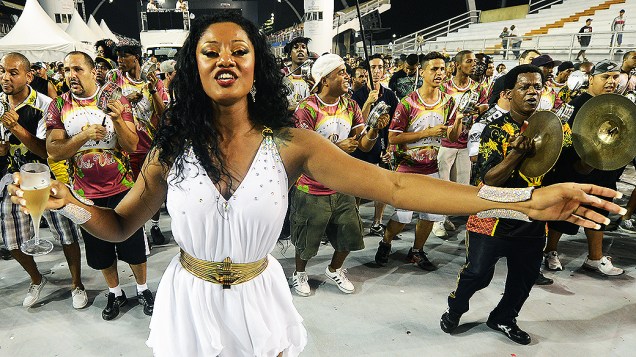 Camila Silva, rainha da bateria da escola de samba Vai Vai, participou do ensaio técnico da escola no sambódromo de São Paulo