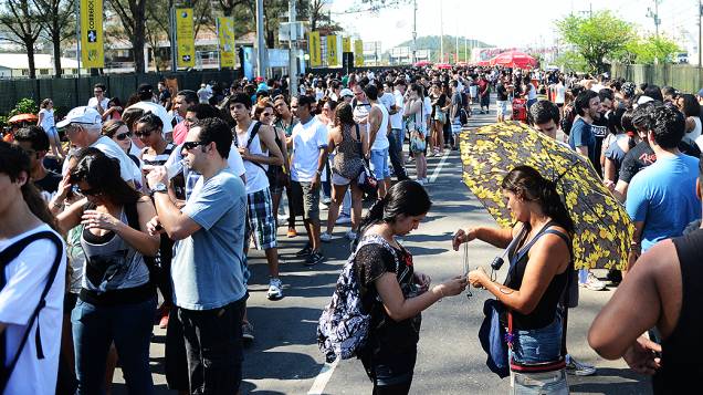 Público aguarda abertura dos portões no segundo dia do Rock in Rio 2013
