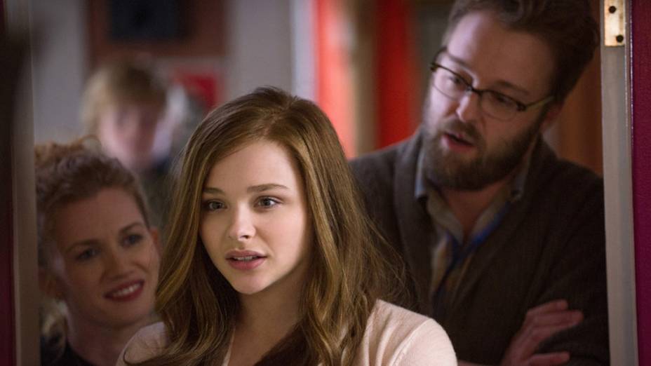 A atriz Chloë Grace Moretz em cena do filme Se Eu Ficar