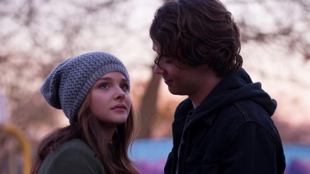 Os atores Chloë Grace Moretz e Jamie Blackley em cena do filme Se Eu Ficar, de R.J. Cutler