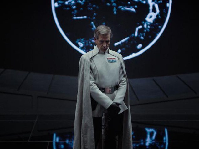 O ator Ben Mendelsohn em cena do filme Star Wars: Rogue One