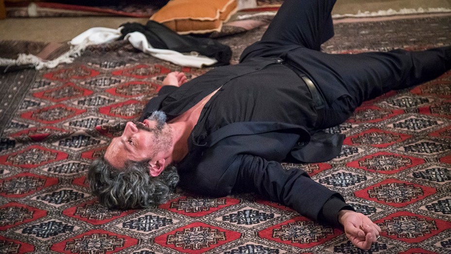 Cena da morte do Comendador, José Alfredo (Alexandre Nero), em Império