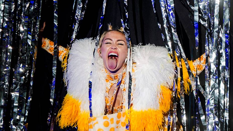 A cantora Miley Cyrus se apresenta no Anhembi, em São Paulo