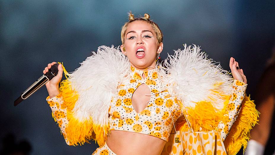 A cantora Miley Cyrus se apresenta no Anhembi, em São Paulo