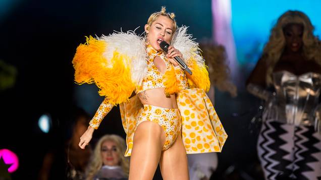 A cantora Miley Cyrus se apresenta no Anhembi, em São Paulo
