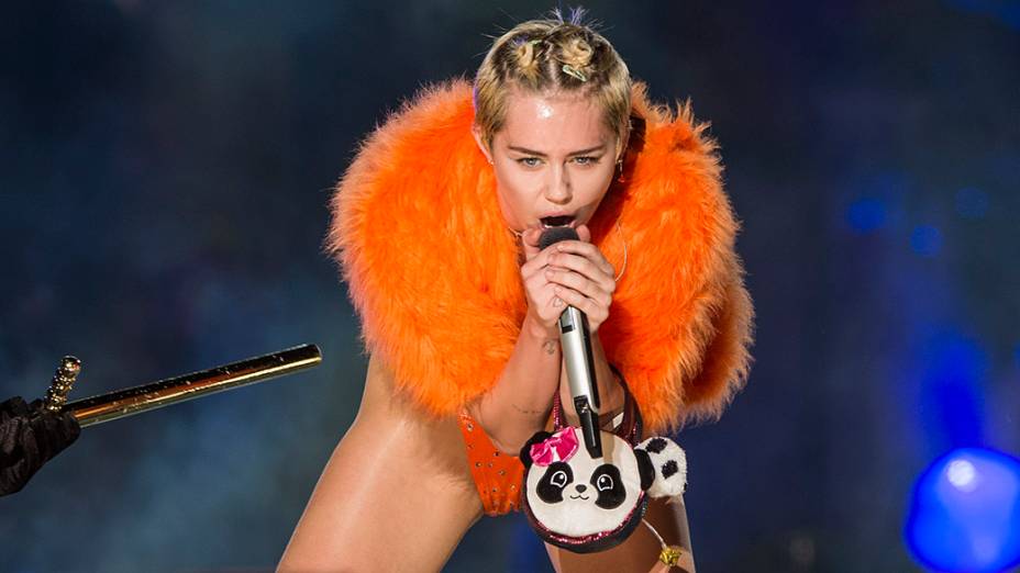 A cantora Miley Cyrus se apresenta no Anhembi, em São Paulo