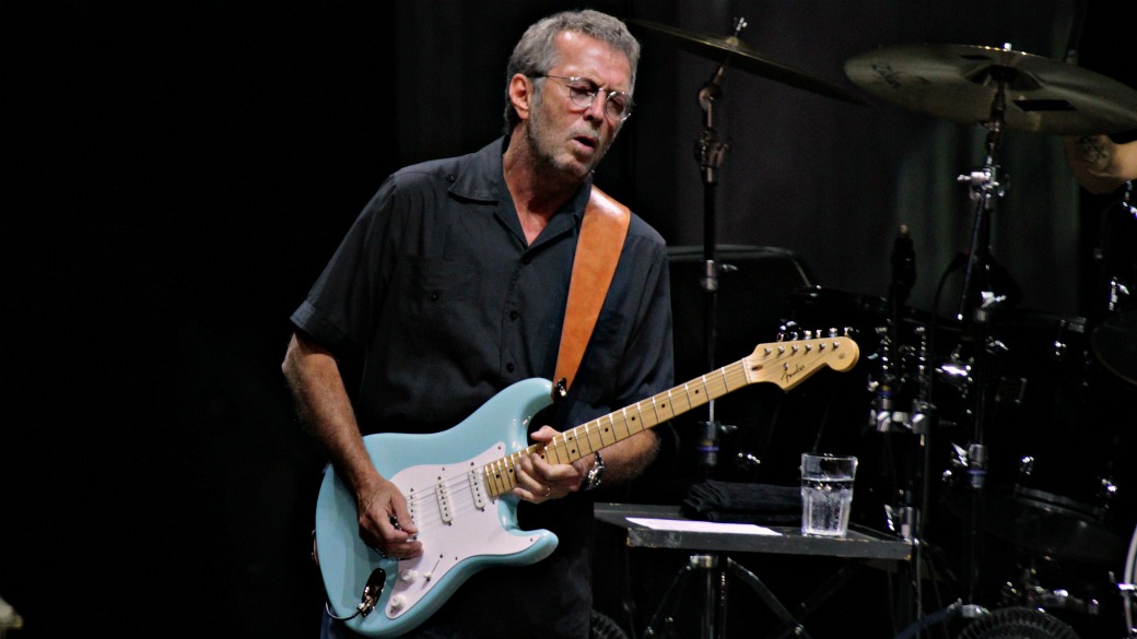 Eric Clapton em seu primeiro de dois shows no Rio de Janeiro, na turnê 2011: show tecnicamente perfeito, mas com pouca empolgação e nenhuma interação com o público