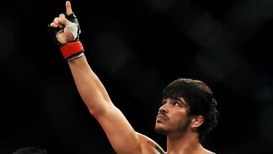 Erick Silva (BRA) finalizou Mike Rhodes (EUA), no UFC Barueri, neste sabado (20)