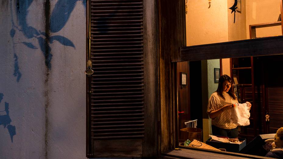 Paula Pimenta durante sessão de autógrafos em Porto Alegre