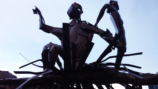 Escultura recém-inaugurada no centro de Joinville lembra a força da dança na cidade