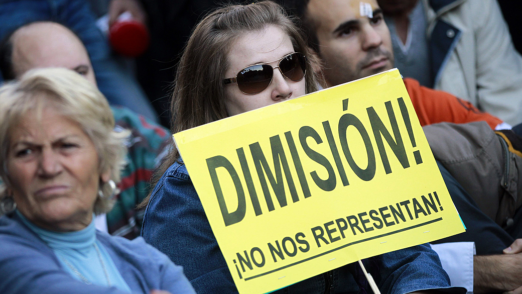 Espanha tem protesto contra austeridade diante do Parlamento, nesta terça-feira(23)