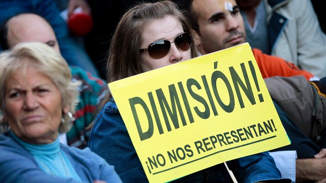 Espanha tem protesto contra austeridade diante do Parlamento, nesta terça-feira(23) Espanha tem protesto contra austeridade diante do Parlamento, nesta terça-feira(23)