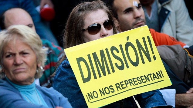 Espanha tem protesto contra austeridade diante do Parlamento, nesta terça-feira(23)