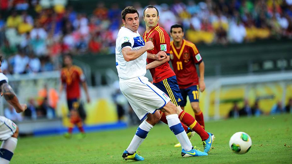 Iniesta durante partida da Itália e Espanha, válida pela semi-final da Copa das Confederações, no Castelão, em Fortaleza