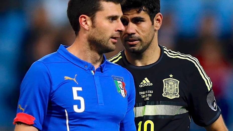 Thiago Motta e Diego Costa no amistoso entre Itália e Espanha, em março