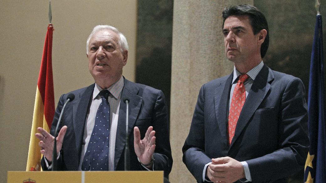 Los ministros de Asuntos Exteriores, José Manuel García-Margallo (i) y de Industria, José Manuel Soria