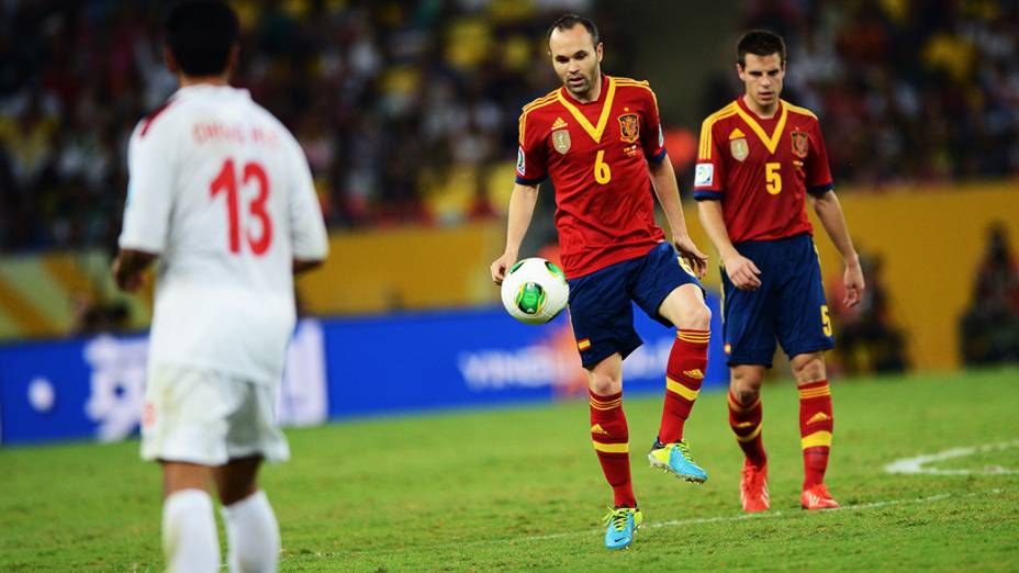 Iniesta durante partida entre Espanha e Taiti válido pela Copa das Confederações, nesta quinta-feira (20), no Maracanã