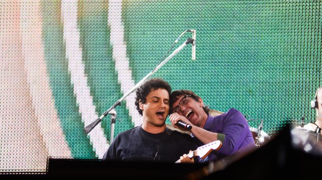 Os cantores Frejat e Paulo Miklos, durante show em homenagem ao cantor Cazuza, no Rock in Rio 2013