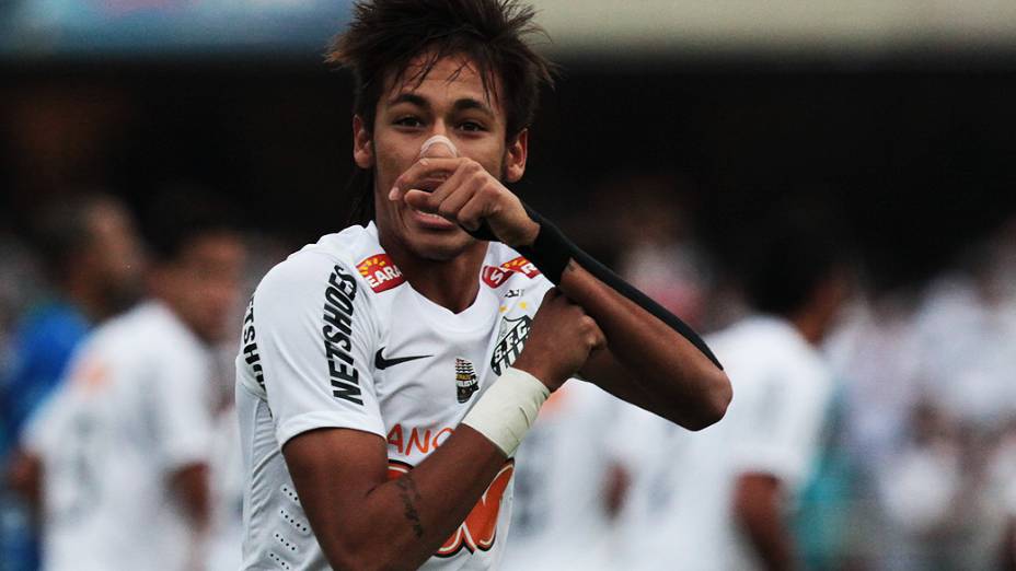 Neymar comemora gol contra o Guarani, pela final do Paulistão, no estádio do Morumbi, em São Paulo<br>  