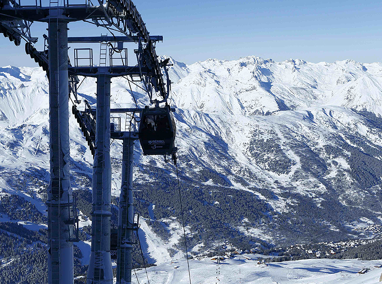 Teleférico num dos picos em Méribel, estação de esqui onde Michael Schumacher sofreu acidente