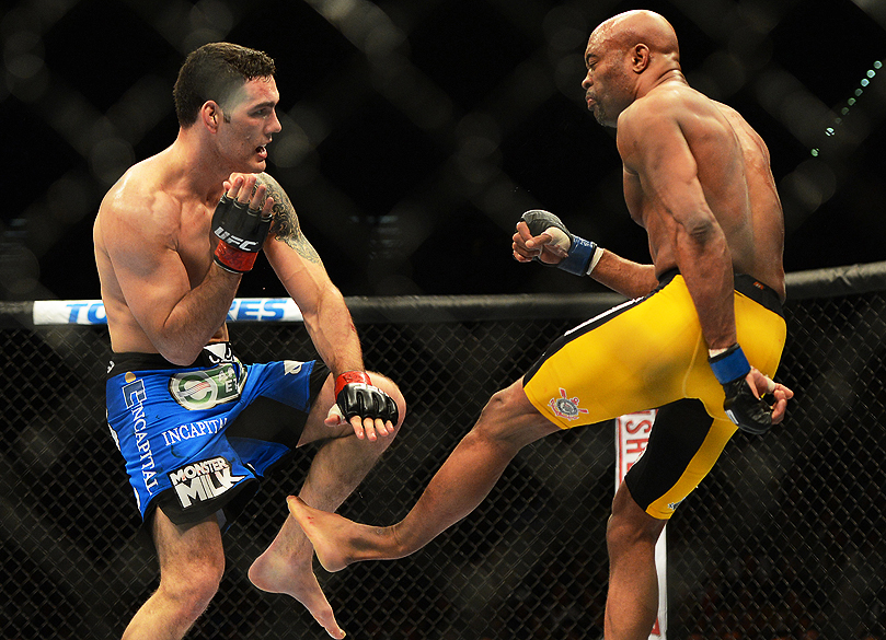 Anderson Silva sofre grave lesão no UFC 168