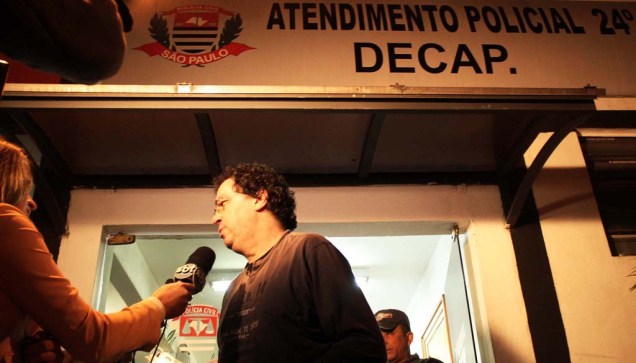 O ex-jogador e comentarista Walter Casagrande foi assaltado ao sair de uma pizzaria na Rua São Jorge, bairro do Tatuapé, zona leste de São Paulo. Os criminosos roubaram o carro, que horas depois foi encontrado abandonado com as portas abertas e faróis acessos