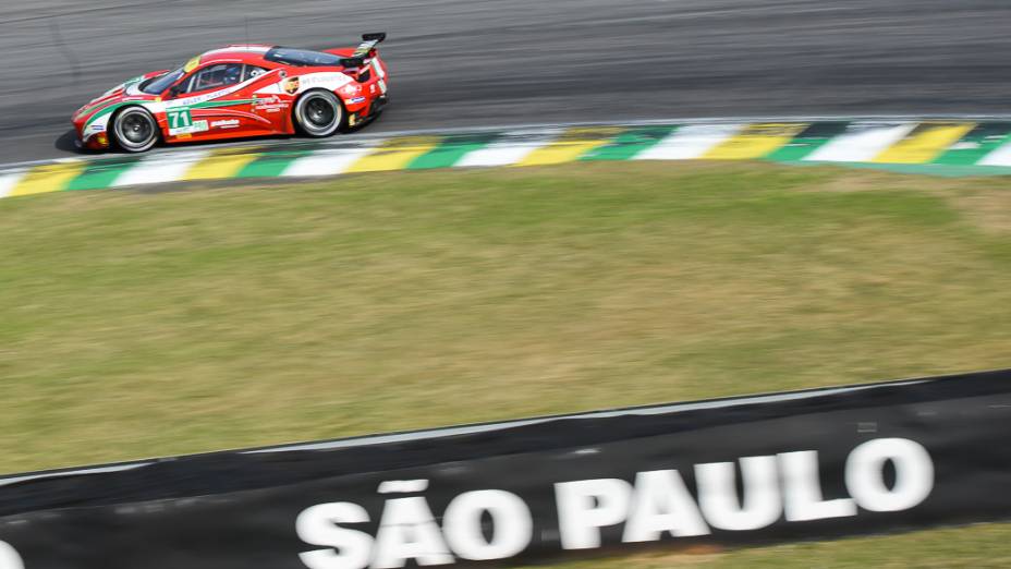 Carro da equipe AF corse com uma Ferrari F458 Italia da categoria LMGTE PRO do piloto Kamui Kobayashi