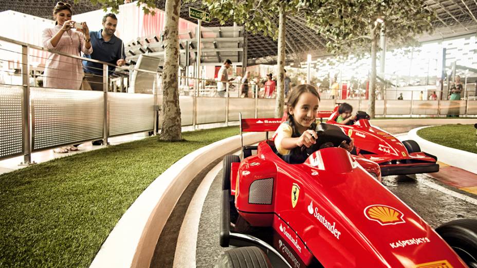 Parque Ferrari World em Abu Dhabi, nos Emirados Árabes