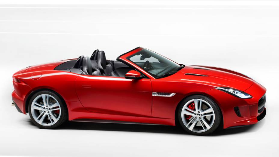 F-Type terá três versões, com motor V6 3.0 de 340 e 380 cv, e V8 5.0, com 495 cv