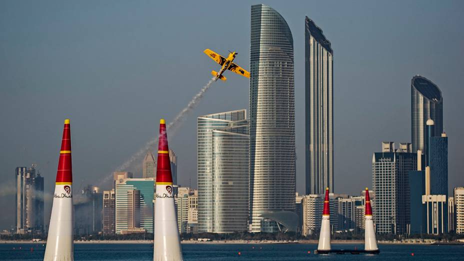 Primeira etapa do Red Bull Air Race em Abu Dhabi, nos Emirados Árabes