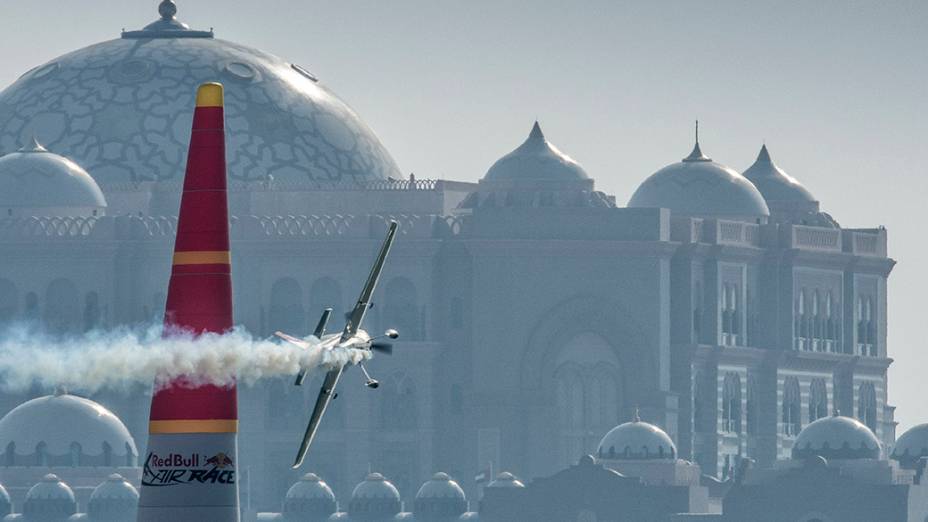Primeira etapa do Red Bull Air Race em Abu Dhabi, nos Emirados Árabes