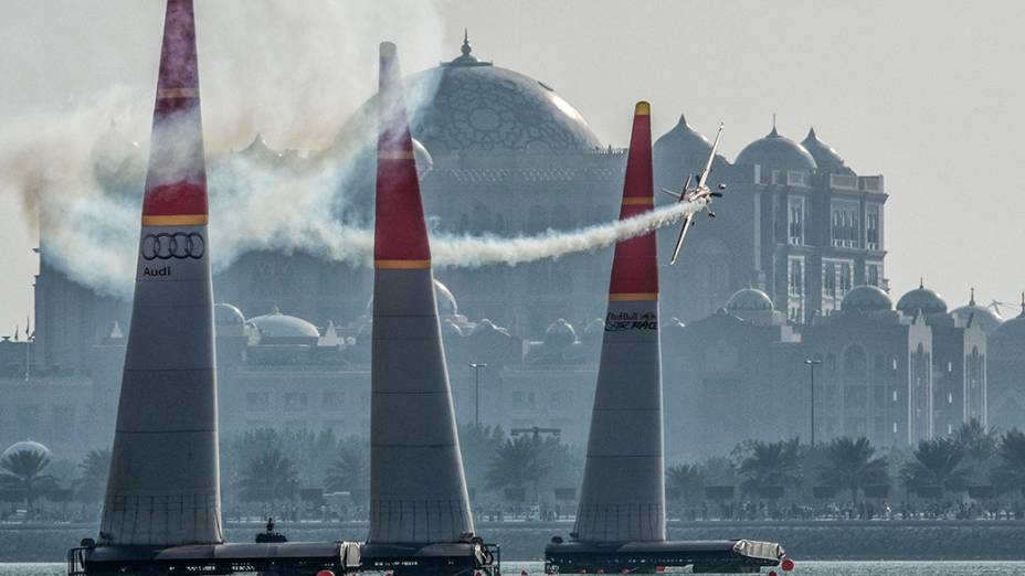 Primeira etapa do Red Bull Air Race em Abu Dhabi, nos Emirados Árabes