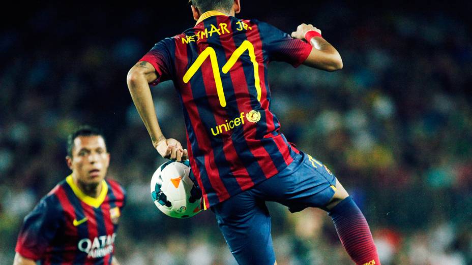 Neymar durante jogo entre Barcelona e Santos no Camp Nou em Barcelona