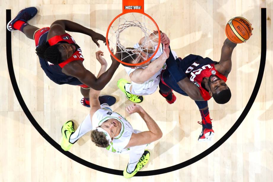 Lance no jogo entre Estados Unidos e Eslovênia, no Mundial de Basquete, em Barcelona