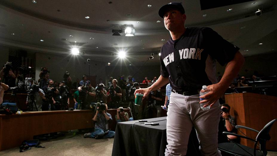 Alex Rodriguez, jogador mais bem pago do beisebol e um dos maiores rebatedores do esporte, foi suspenso por um recorde de 211 jogos na segunda-feira por seu envolvimento em um dos maiores escândalos de doping do esporte americano