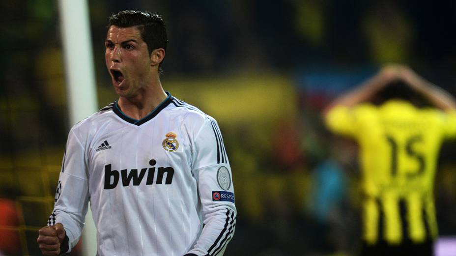 Cristiano Ronaldo comemora gol durante partida do Real madrid contra o Borussia Dortmund  pela Liga dos Campeões, no estádio Signal Iduna Park, em Dortmund