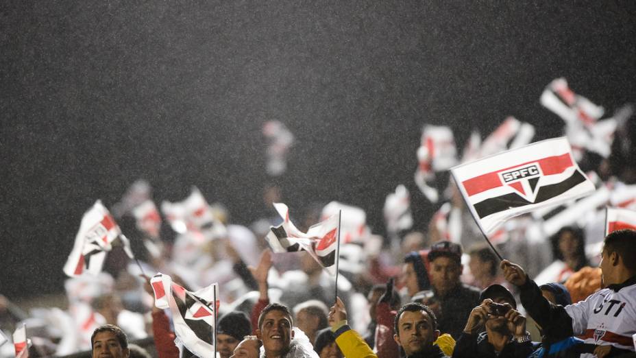 Torcida do São Paulo apoia o time na partida contra o Atlético-PR válida pela 14ª rodada do Campeonato Brasileiro, no estádio do Morumbi - (15/08/2013)