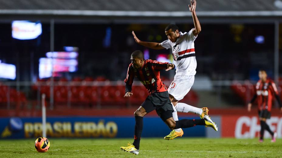 Lance da partida entre São Paulo e Atlético-PR, válida pela 14ª rodada do Campeonato Brasileiro, no estádio do Morumbi - (15/08/2013)